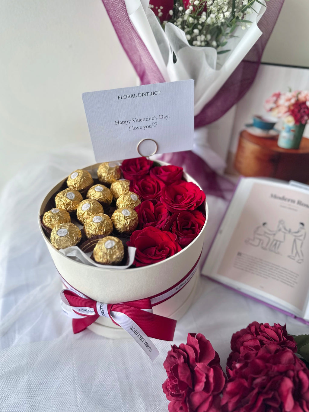 Scarlet Love Treat Bloombox
