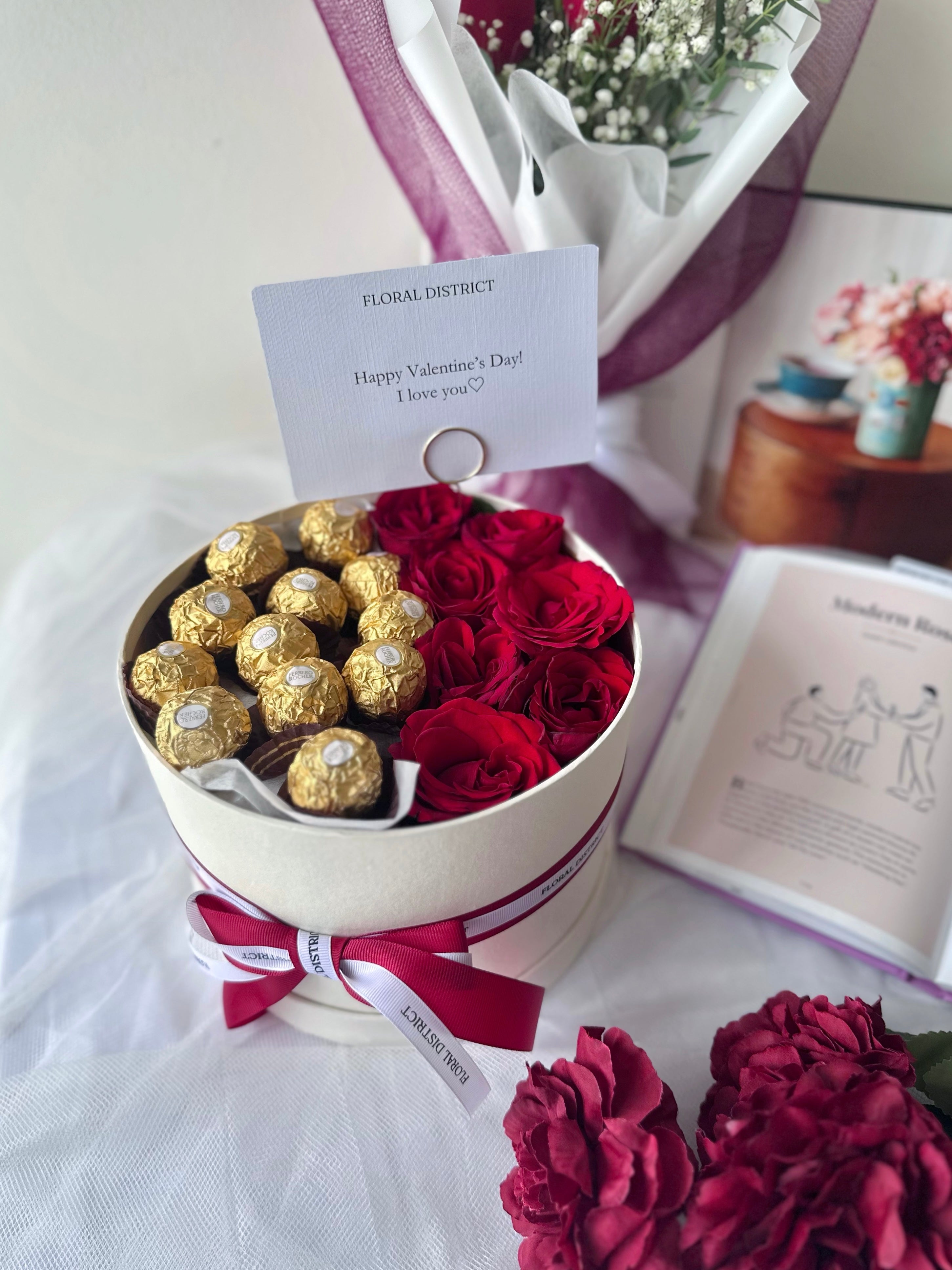 Scarlet Love Treat Bloombox